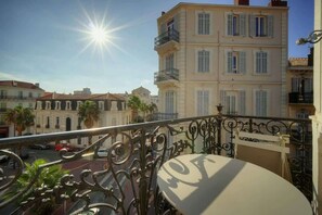 Outdoor dining - Beletage  5 BDR 4 Bath Cannes Center Garage AC (Cannes)