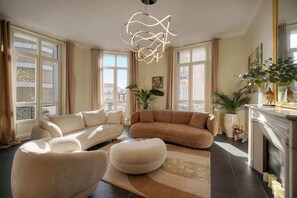 Smart TV, stereo - Beletage  5 BDR 4 Bath Cannes Center Garage AC (Cannes)