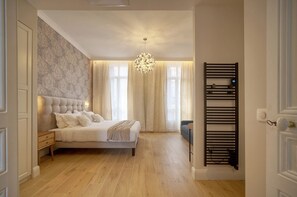 5 bedrooms, iron/ironing board, free WiFi, bed sheets