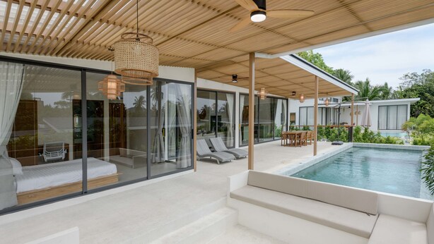 A modern outdoor living area with a pool, glass walls, and a wooden ceiling. - Tropical Poolside Retreat by Sea N' Rent (Ko Pha-ngan)