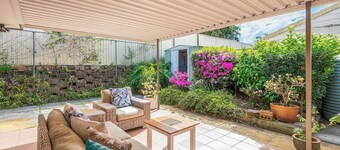Pet friendly Gold Coast holiday home, Sleeps 7, 10min walk to 'Wet n Wild'