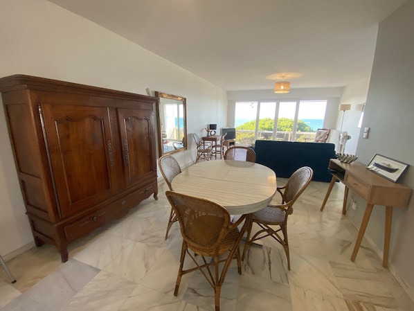 Interior - 3-room apartment in Arcachon center with sea view, WIFI, secure parking (Arcachon)
