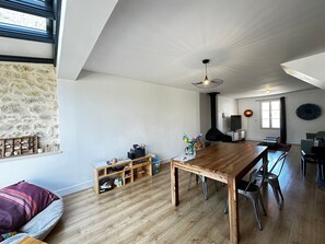 Dining - Spacious 4-Bedroom House, Central Fouras, Near Beaches (Fouras)