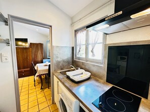 Microwave, oven, stovetop, coffee/tea maker