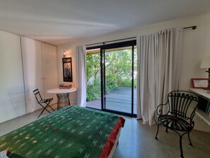 4 bedrooms, free WiFi - Architect house, quiet, 9 people, near beach, Arzon (Arzon)