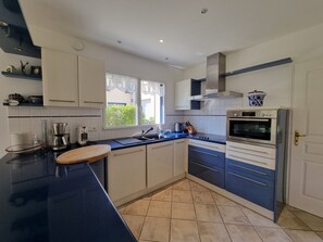 Fridge, microwave, oven, stovetop - Contemporary house for 8, Saint-Gildas-de-Rhuys, pets allowed, internet (Saint-Gildas-de-Rhuys)