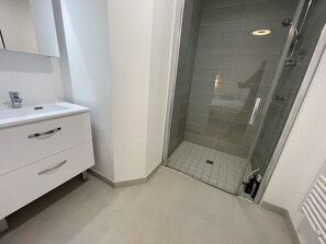 Hair dryer - Modern house for 8 people, near beach, Arzon, quiet, with WiFi (Arzon)