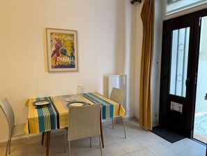 Dining - Charming 4-person apartment in city center, near beach (Banyuls-sur-Mer)