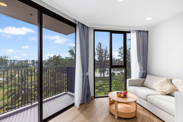 Superior Apartment, 1 Bedroom, Non Smoking, Balcony | Living area