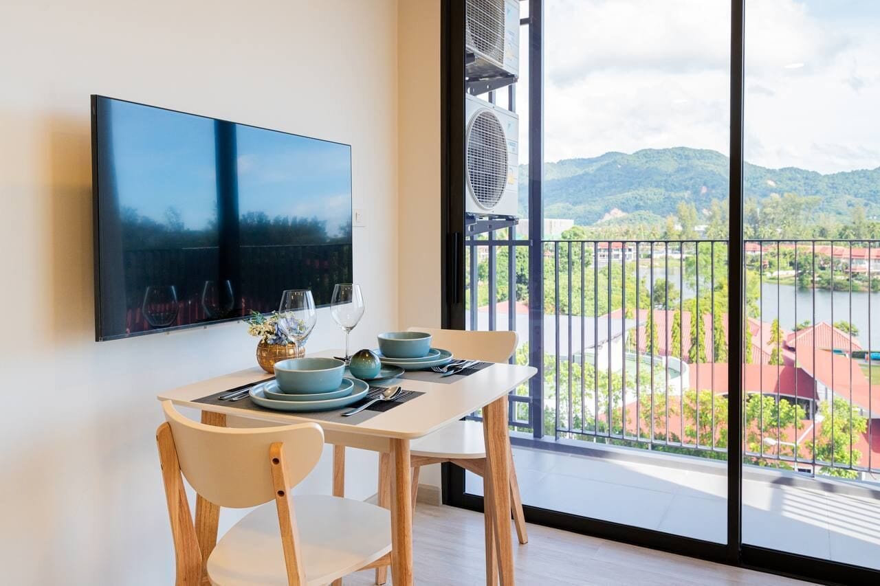 Standard Apartment, Non Smoking, Balcony | In-room dining