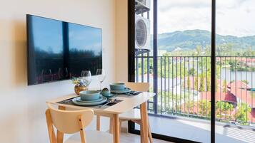 Apartemen Standar, Bebas Asap Rokok, balkon | Makan di kamar