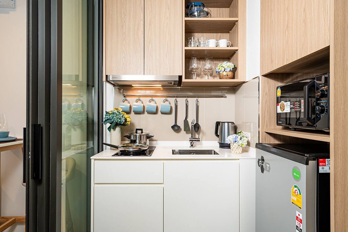 Standard Apartment, Non Smoking, Balcony | Dapur peribadi | Peti sejuk, ketuhar gelombang mikro, dapur 
