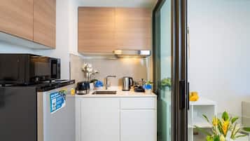 Apartemen Standar, Bebas Asap Rokok, balkon | Dapur pribadi | Lemari es, microwave, kompor, dan peralatan masak/sendok-piring