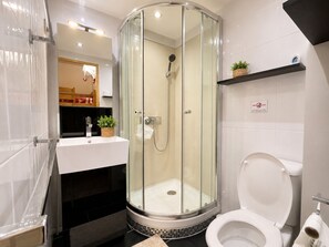 Bathroom - Cozy ski-in studio with parking, pets allowed (Notre-Dame-de-Bellecombe)