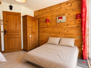 Room - Cozy ski-in studio with parking, pets allowed (Notre-Dame-de-Bellecombe)