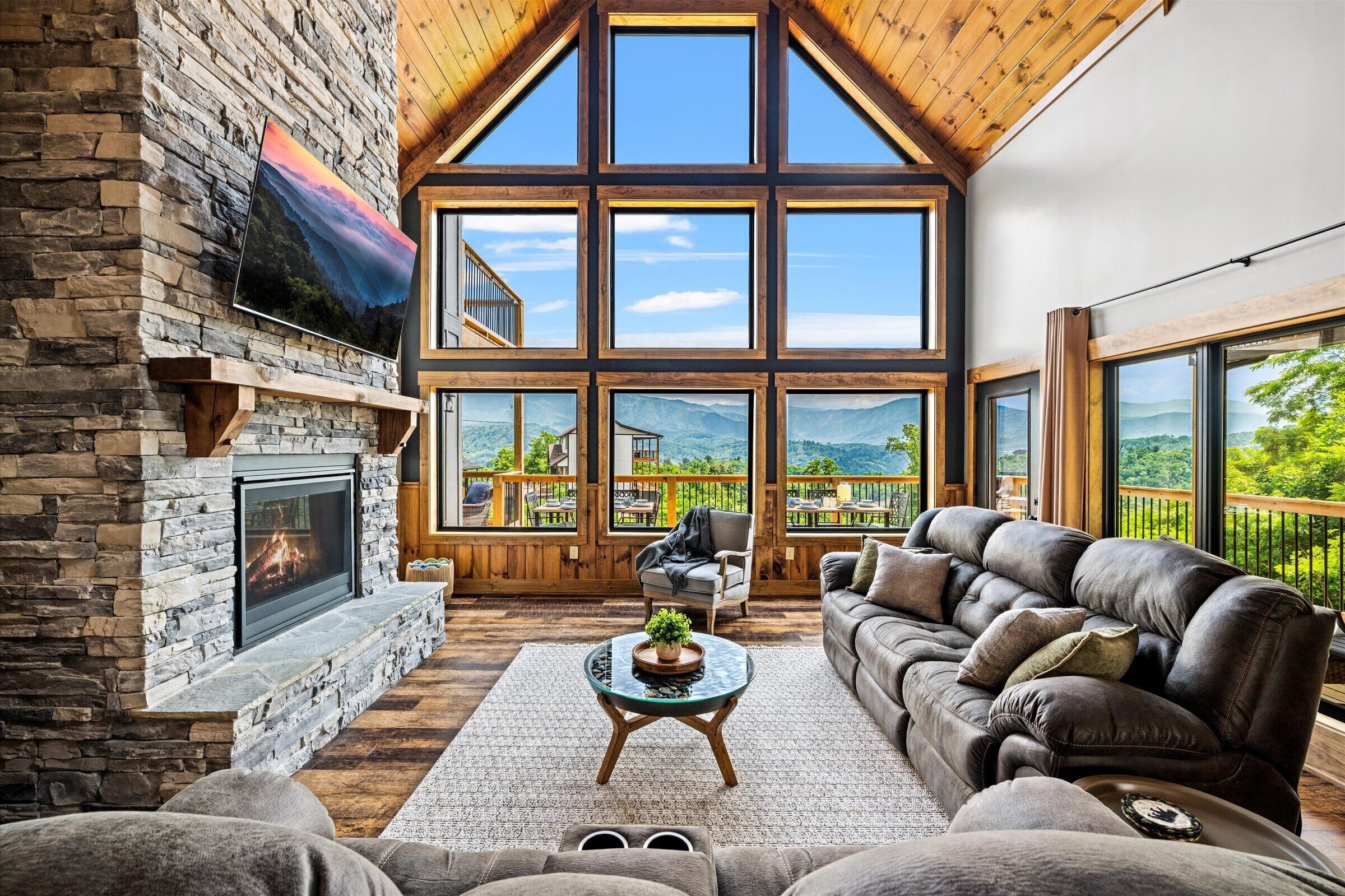 Smart TV, fireplace
