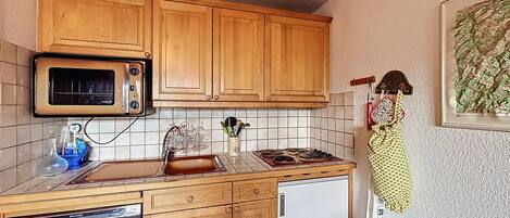 Frigorifero, forno, piano cottura, lavastoviglie