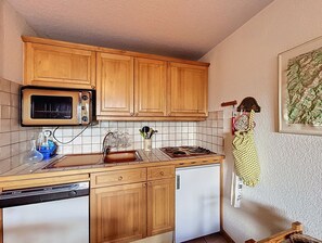 Réfrigérateur, four, plaque de cuisson, lave-vaisselle