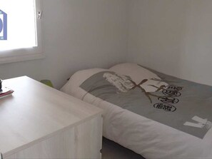 2 bedrooms - Spacious apt for 6 with AC and parking (Valras-Plage)