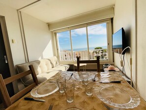 Interior - Seaside apartment for 4 with private parking (Sète)