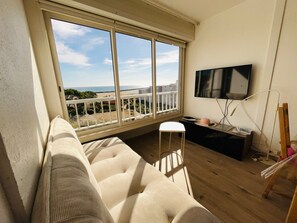 TV - Seaside apartment for 4 with private parking (Sète)