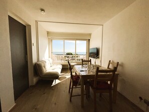 Dining - Seaside apartment for 4 with private parking (Sète)