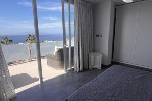 3 bedrooms, in-room safe, iron/ironing board, free WiFi