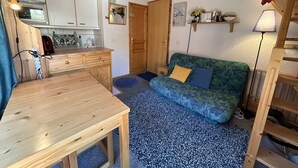 TV - Family apartment in Méribel, near slopes (Méribel)