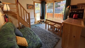 TV - Family apartment in Méribel, near slopes (Méribel)