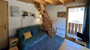 TV - Family apartment in Méribel, near slopes (Méribel)
