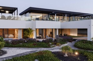 المنشأة من الخارج