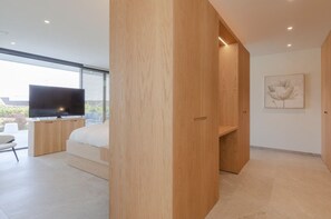 4 quartos, cofres nos quartos, ferros/tábuas de passar roupa
