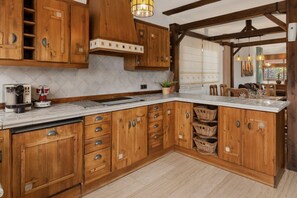 Køleskab, mikrobølgeovn, ovn, opvaskemaskine