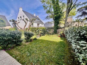 المنطقة المحيطة بالمنشأة