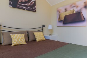 2 makuuhuonetta, silitysrauta/-lauta, ilmainen Wi-Fi, vuodevaatteet