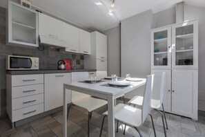 Fridge, microwave, dishwasher, coffee/tea maker - Loft derby by Wonderful Italy (Torino)
