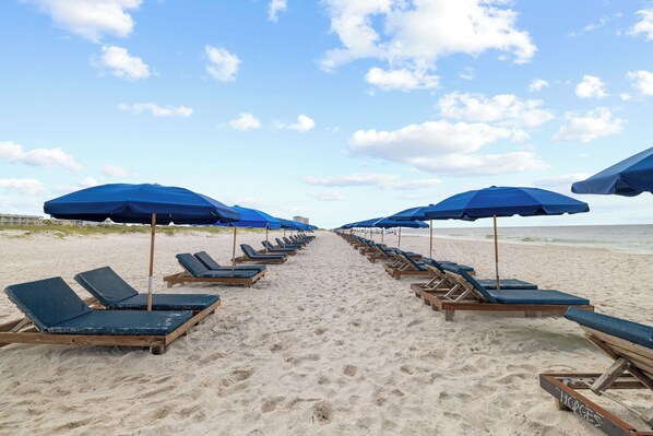 På stranden