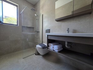 Luxury Villa, Private Pool, Sea View | Bathroom | Shower, free toiletries, hair dryer, towels - Avli Luxury Villas (Karpathos)