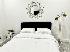 3 chambres, bureau, fer et planche à repasser, accès au Wi-Fi (inclus)