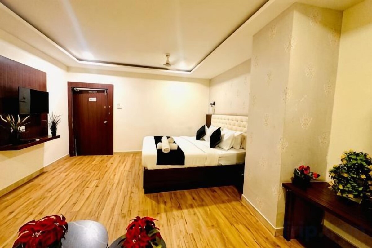 Premium bedding, pillow-top beds, in-room safe, desk
