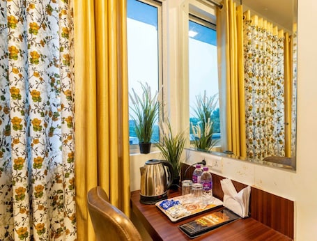 Premium bedding, pillowtop beds, in-room safe, desk