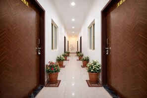 Lobby - Murli Manohar Palace (Vrindavan)