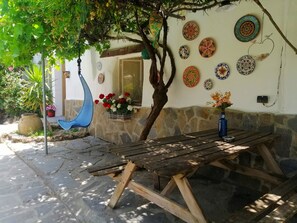 Outdoor dining - Cortijo Paraiso - Perfect Tropical Paradise (Pet Friendly) sleeps 6 (Venta Del Peral)