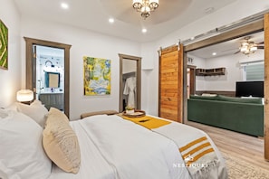 2 habitaciones, escritorio, tabla de planchar con plancha y wifi gratis