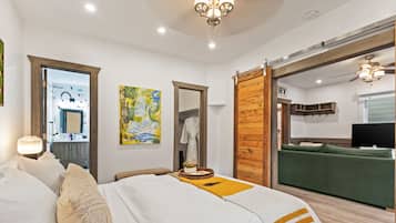 2 bedrooms, desk, iron/ironing board, free WiFi