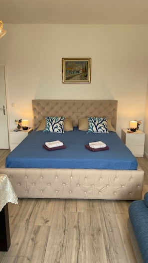 1 chambre, fer et planche à repasser, Wi-Fi gratuit, draps fournis