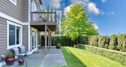 2BR Hideaway: Bar Vibes, Game & LEGO Joy @Bellevue
