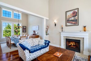 TV, fireplace - Stylish Bellevue 5BR/2.5BA Upper Unit | LEGO Fun! (Bellevue)