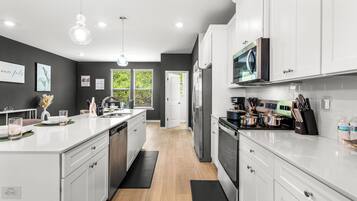 Fridge, oven, dishwasher, cookware/dishes/utensils