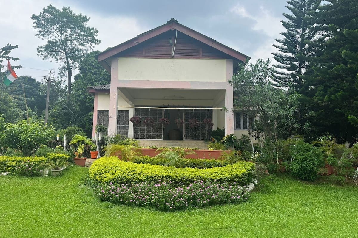 Deluxe Bungalow, Garden View | Desk, laptop workspace, free WiFi